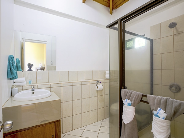 Casa Aloha Bathroom rental house for more than one family in nosara